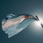 Argentina 2030: Una señal de alerta en nuestra bandera